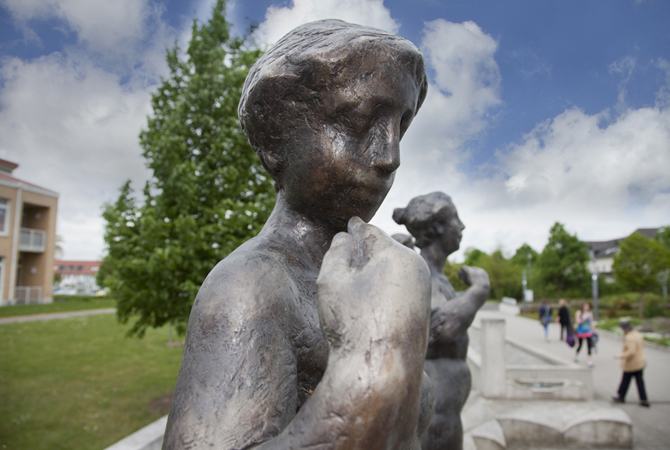 statuen eingang